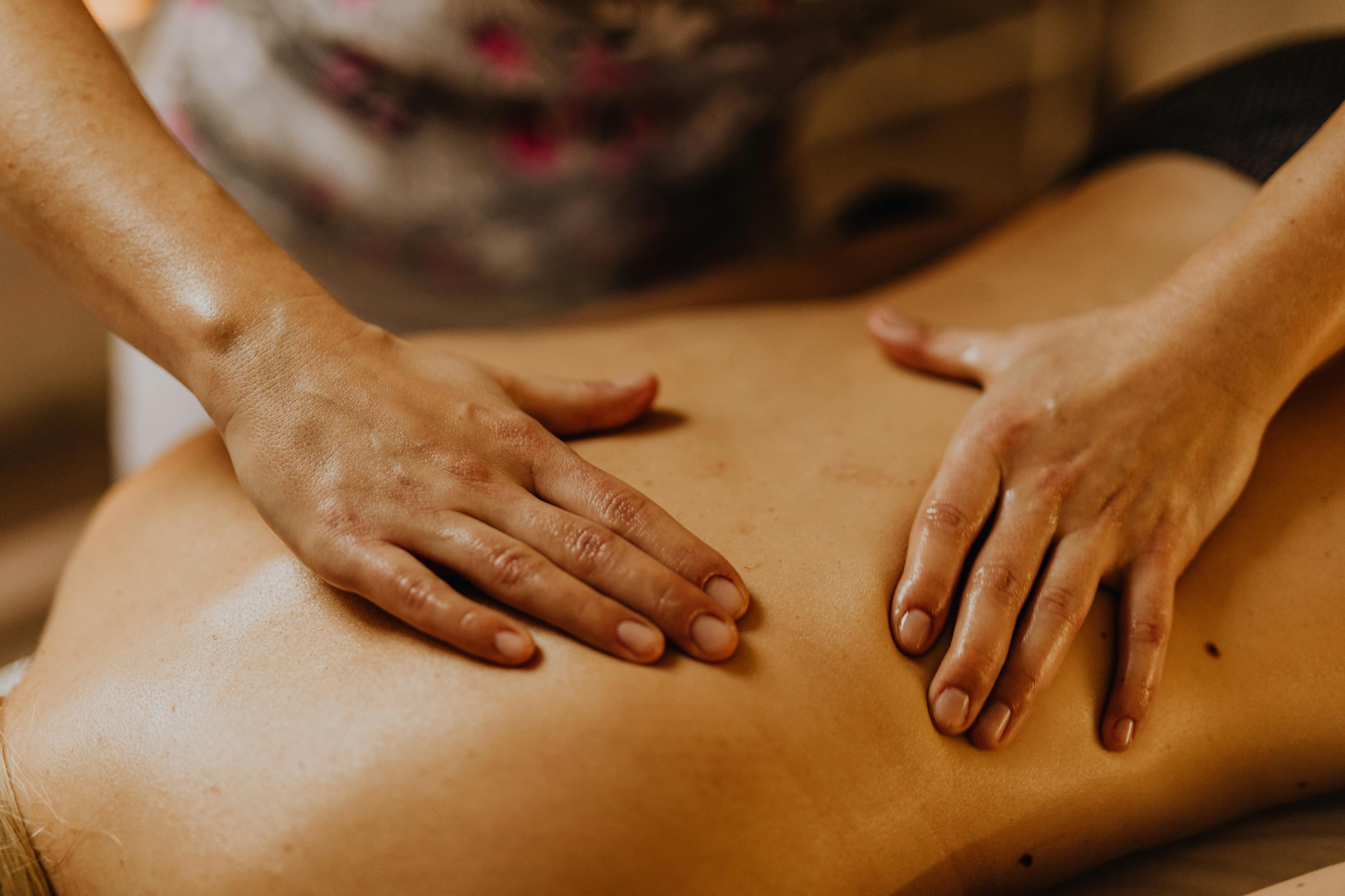 Manual body-focused massage technique